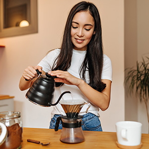 3-filtercoffee-adobestock_409977193_300x300 Preparing pour-over coffee at home